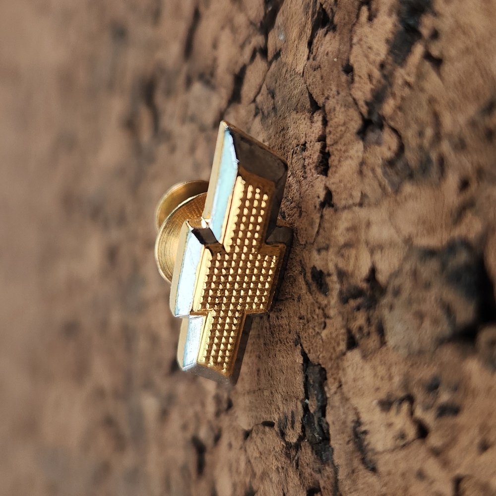 CHEVROLET Tie Tac In Textured Gold And Silver, Very Rare